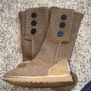 UGG Women's Cardy Knit Boots, Size 7.5
Tan Brown Knit Sheepskin Boots...